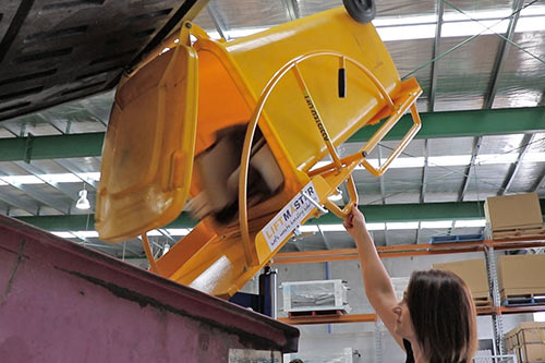 Liftmaster's Niftylift bin lifter close-up